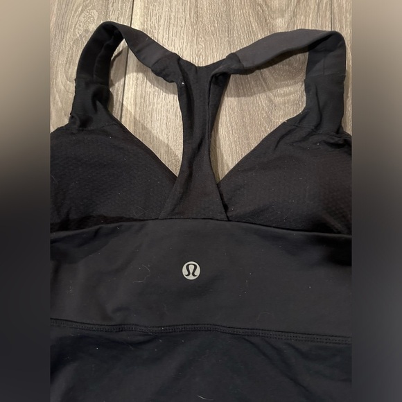 Lululemon size 6 workout top - Picture 3 of 4